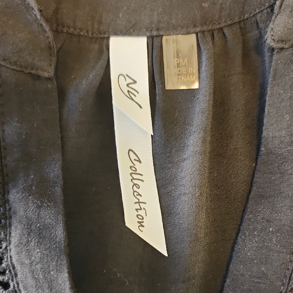 Elegant Black V-Neck Blouse - Picture 10 of 13